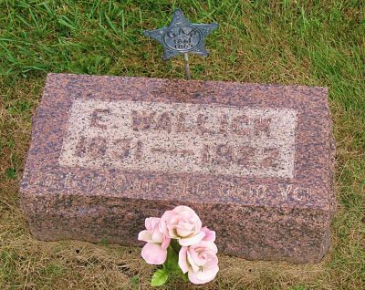 Elijah Wallick grave marker — Ladora, Iowa — inscription reads: E. Wallick 1831-1922 Co. G 102nd Reg Ohio Vol
